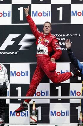 Siegerehrung beim GP von Deutschland 2004: Sieger Michael Schumacher (Deutschland Ferrari) macht einen Freudensprung Motorsport Grand Prix Herren Großer Preis von Deutschland 2004, Formel 1 Weltmeisterschaft, F1, F, GP, WM Einzelbild Hockenheimring Hockenheim Glück, Freude, Begeisterung,