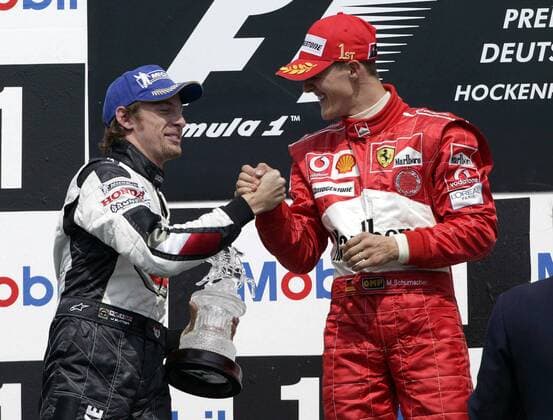 Siegerehrung beim GP von Deutschland 2004: Michael Schumacher (Deutschland Ferrari, re.) und Jenson Button (England BAR-Honda) gratulieren sich gegenseitig Motorsport Grand Prix Herren Großer Preis von Deutschland 2004, Formel 1 Weltmeisterschaft, F1, F, GP, WM Gruppe Hockenheimring Hockenheim Freude,