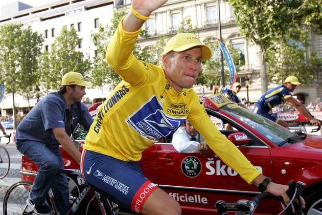 Lance Armstrong (USA US Postal Service) auf seiner Triumphfahrt über die Champs Elysees Radsport Herren Tour de France 2004, Straßenradsport, Straße, Rad, Gesamtsieg, Gesamtsieger Einzelbild Elysee, Sieg, Sieger, Toursieg, Toursieger 20. Etappe Montereau Fault Yonne - Paris