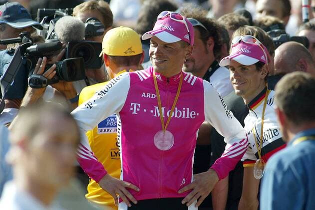 Sieger in der Mannschaftswertung - Jan Ullrich (li.) und Andreas Klöden (beide Deutschland beide T Mobile) Radsport Herren Tour de France 2004, Straßenradsport, Straße, Rad Gruppe Teamwertung 20. Etappe Montereau Fault Yonne - Paris