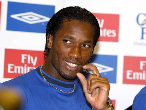 Neuzugang Didier Drogba (Chelsea) gut gelaunt während der Pressekonferenz Fußball Herren Saisonvorbereitung 2004 2005, English Premier League, 1. Englische Liga, Chelsea FC London, Porträt pan6692 London  
