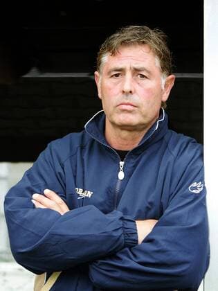 Trainer Wolfgang Maes (Uerdingen) nachdenklich Fußball Herren Regionalliga Nord 2004 2005, Saisonvorbereitung, Vorbereitung, Test. Testspiel, KFC Uerdingen, Vdig Einzelbild Krefeld Nachdenklichkeit,