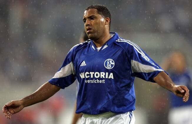 Ailton (Schalke) verzweifelt Fußball 1. BL Herren UI-Cup 2004 2005, UIC, UEFA-Intertoto, Finale, FC Schalke 04 Einzelbild Gelsenkirchen Enttäuschung, Verzweiflung,