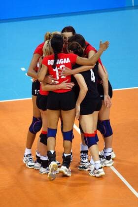 Spielerinnen aus Deutschland schwören sich ein Volleyball OS Sommer Damen Olympische Sommerspiele Athen 2004, Olympia, Olympiade, Spiele, Nationalmannschaft, Nationalteam Gruppe Faliron
