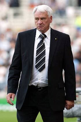Trainer Bobby Robson (Newcastle) stinksauer Fußball Herren English Premier League 2004 2005, 1. Englische Liga, Newcastle United Einzelbild Middlesbrough Enttäuschung,