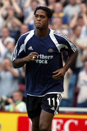 Patrick Kluivert (Newcastle) läuft sich warm Fußball Herren English Premier League 2004 2005, 1. Englische Liga, Newcastle United Einzelbild Middlesbrough Dynamik,