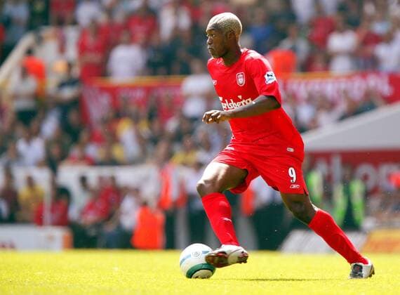 Djibril Cisse (Liverpool) am Ball Fußball Herren English Premier League 2004 2005, 1. Englische Liga, FC Liverpool Einzelbild London Dynamik,