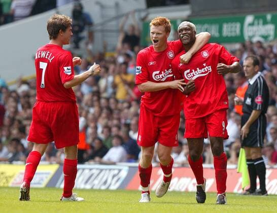 Torschütze Djibril Cisse (re.) lässt sich von John Arne Riise (Mitte) und Harry Kewell (alle Liverpool) feiern Fußball Herren English Premier League 2004 2005, 1. Englische Liga, FC Liverpool Gruppe London Freude, Begeisterung,