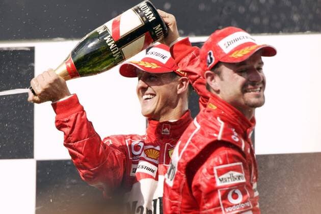 Siegerehrung beim GP von Ungarn 2004: Michael Schumacher (Deutschland, li.) und Rubens Barrichello (Brasilien beide Ferrari) feiern ihren Doppelsieg mit einer Sektdusche Motorsport Grand Prix Herren Großer Preis von Ungarn 2004, Formel 1 Weltmeisterschaft, F1, F, GP, WM Gruppe Budapest Freude, Begeisterung,