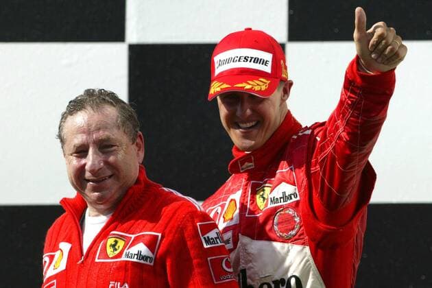 Teamchef Jean Todt (Frankreich, li.) und Michael Schumacher (Deutschland beide Ferrari) jubeln Motorsport Grand Prix Herren Großer Preis von Ungarn 2004, Formel 1 Weltmeisterschaft, F1, F, GP, WM Gruppe Hungaroring Budapest Begeisterung, Freude,