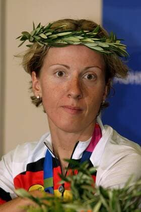 Silbermedaillengewinnerin Judith Arndt (Deutschland) nachdenklich Radsport OS Sommer Damen Olympische Sommerspiele Athen 2004, Olympia, Olympiade, Spiele, Straßenradsport, Straße, Rad Porträt Straßenrennen, Athen Nachdenklichkeit,
