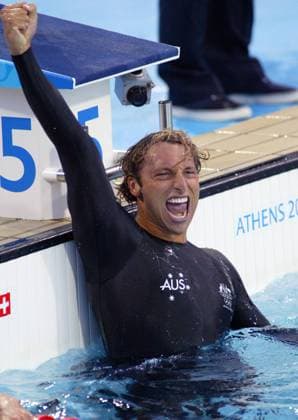 Ian Thorpe (Australien) bejubelt seinen Olympiasieg über 200m Freistil Schwimmen OS Sommer Herren Olympische Sommerspiele 2004, Olympia, Olympiade, Spiele, Schwimmsport, Vdig Einzelbild Olympiasieg, Olympiasieger, Sieg, Sieger Maroussi Freude, Begeisterung,