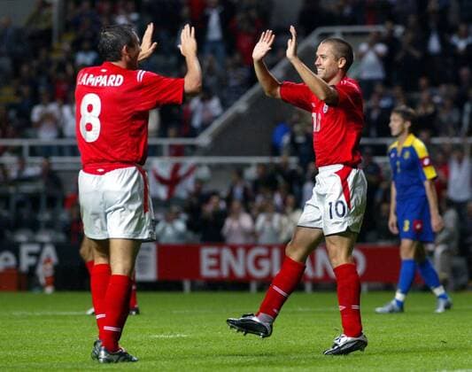 Frank Lampard (li.) und Michael Owen (beide England) - Torjubel Fußball Länderspiel Herren Länderspiel 2004, Testspiel, Test, Freundschaftsspiel, Nationalmannschaft, Nationalteam Gruppe Newcastle Freude, Begeisterung,