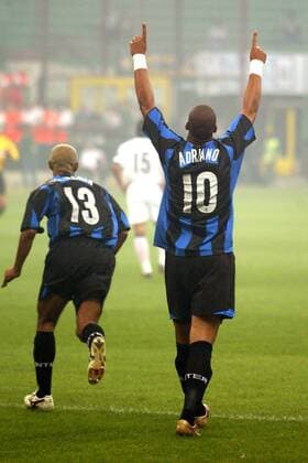Torschütze Adriano (Inter Mailand) bedankt sich für den himmlischen Beistand Fußball EC 1 Herren Champions League Qualifikation 2004 2005, Serie A, 1. Italienische Liga, Internazionale FC Mailand Gruppe Mailand Unterwerfung Freude