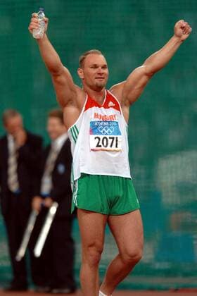 Robert Fazekas (Ungarn) jubelt über den Olympiasieg - als Dopingsünder überführt wurde ihm der Sieg jedoch wenig später wieder aberkannt Leichtathletik OS Sommer Herren Olympische Sommerspiele Athen 2004, Olympia, Olympiade, Spiele, Diskus, Diskuswurf, Diskuswerfen, Einzelbild Maroussi Freude,