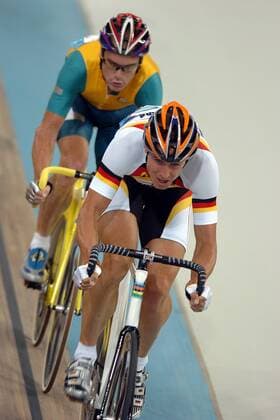 Robert Bartko (Deutschland) vor Stuart O Grady (Australien) Radsport OS Sommer Herren Olympische Sommerspiele Athen 2004, Olympia, Olympiade, Spiele, Rad, Bahn, Bahnrad, Vdig Gruppe Maroussi