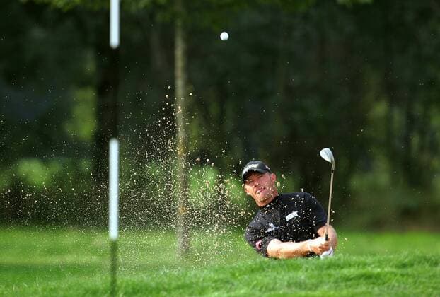 Alexander Cejka (Deutschland) bei einem Annäherungsschlag an die Fahne Golf Herren BMW International Open 2004, PGA European Tour, Golfen Einzelbild Golfclub Eichenried Nord München Dynamik,