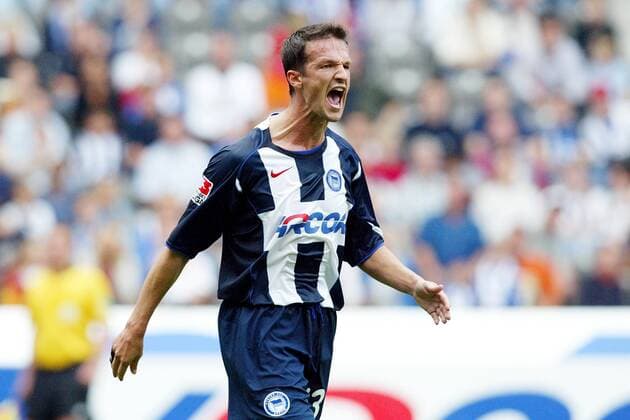 Fredi Bobic (Hertha) schwillt die Halsschlagader auf ein Maximum... Fußball 1. BL Herren Saison 2004 2005, Hertha BSC Berlin, Vdig Einzelbild Aufmacher Berlin Ungeduld, Wut,