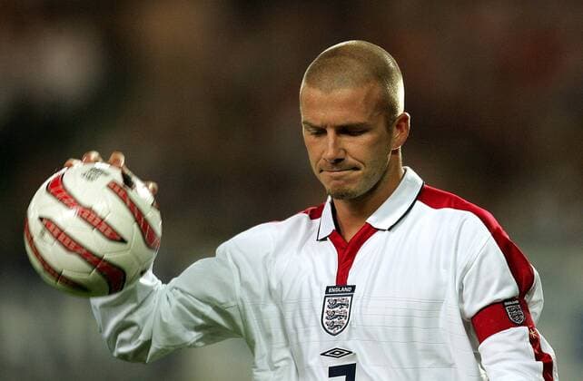 David Beckham (England) enttäuscht Fußball Länderspiel Herren Weltmeisterschaftsqualifikation 2004, Qualifikation, Länderspiel, Nationalmannschaft, Nationalteam Einzelbild Wien Enttäuschung,
