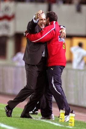 Nationaltrainer Hans Krankl (li.) und Torwarttrainer Erich Weidenauer (beide Österreich) - Torjubel Fußball Länderspiel Herren Weltmeisterschaftsqualifikation 2004, Qualifikation, Länderspiel, Nationalmannschaft, Nationalteam Gruppe Wien Freude, Begeisterung,