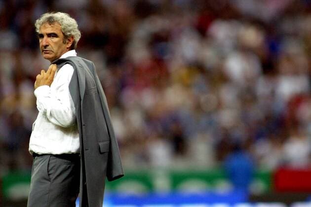 Nationaltrainer Raymond Domenech (Frankreich) nachdenklich Fußball Länderspiel Herren Weltmeisterschaftsqualifikation 2004, Länderspiel, Qualifikation, Nationalmannschaft, Nationalteam Einzelbild pan7102 Paris, Saint Denis, St. Nachdenklichkeit, Enttäuschung,  
