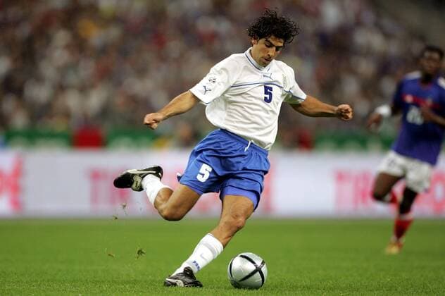 Tal Ben Haim (Israel) am Ball Fußball Länderspiel Herren Weltmeisterschaftsqualifikation 2004, Länderspiel, Qualifikation, Nationalmannschaft, Nationalteam Einzelbild pan7108 Paris, Saint Denis, St. Dynamik,  