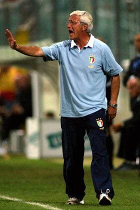 Nationaltrainer Marcello Lippi (Italien) gibt lautstark Anweisungen - PUBLISHING RIGHTS FOR GERMAN MEDIA ONLY Fußball Länderspiel Herren Weltmeisterschaftsqualifikation 2004, Qualifikation, Länderspiel, Nationalmannschaft, Nationalteam, Einzelbild Palermo