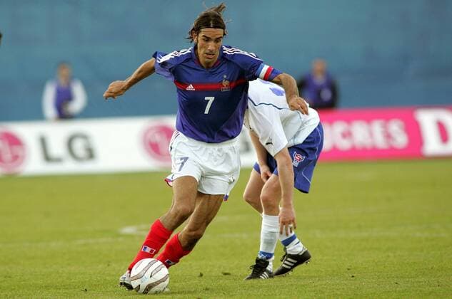 Robert Pires (Frankreich) am Ball Fußball Länderspiel Herren Qualifikation 2004, Länderspiel, Nationalmannschaft, Nationalteam, Einzelbild pan7135 Torshavn Dynamik,  