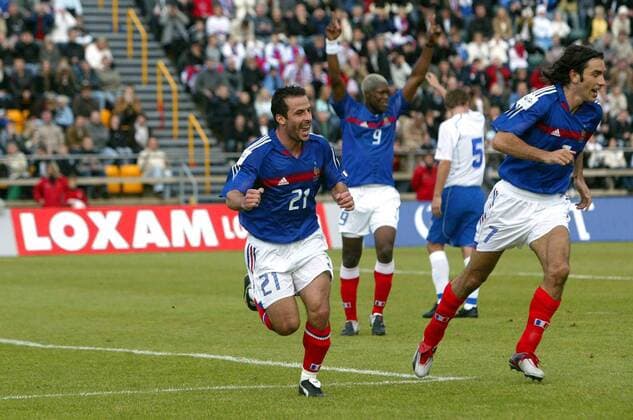 Torschütze Ludovic Giuly (li.) und Robert Pires (beide Frankreich) - Torjubel Fußball Länderspiel Herren Qualifikation 2004, Länderspiel, Nationalmannschaft, Nationalteam, Gruppe pan7135 Torshavn Begeisterung, Freude,  
