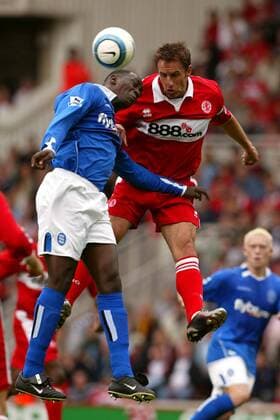 Gareth Southgate (Middlesbrough, re.) gegen Emile Heskey (Birmingham City) Fußball Herren English Premier League 2004 2005, 1. Englische Liga, FC Middlesbrough - Birmingham City 2:1 Gruppe Middlesbrough Dynamik, Kampf,