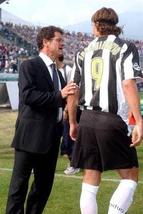 Trainer Fabio Capello gibt Anweisungen an Zlatan Ibrahimovic (beide Juventus) Fußball Herren Serie A 2004 2005, 1. Italienische Liga, Juventus Turin, Juve Gruppe Brescia