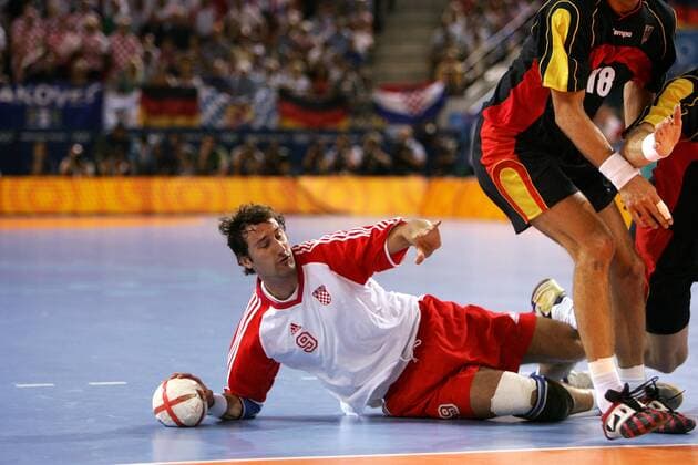 Igor Vori (Kroatien) am Boden Handball OS Sommer Herren Olympische Sommerspiele Athen 2004, Olympia, Olympiade, Spiele, Länderspiel, Finale, Endspiel, Einzelbild Helliniko
