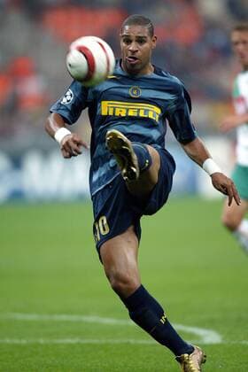 Adriano (Inter) - Schuss - PUBLISHING RIGHTS FOR GERMAN MEDIA ONLY Fußball EC 1 Herren Champions League 2004 2005, Internazionale FC Mailand, Einzelbild Mailand Dynamik,