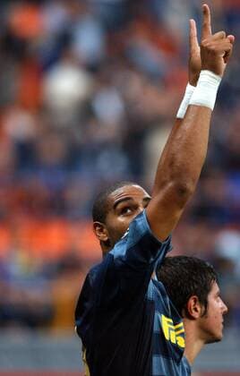 Adriano (Inter) - Torjubel Fußball EC 1 Herren Champions League 2004 2005, Internazionale FC Mailand Einzelbild Mailand