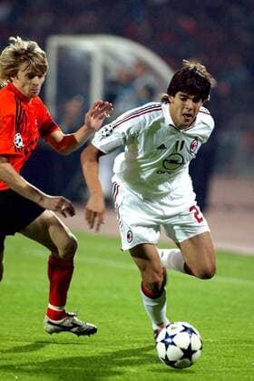 Kaka (Milan, re.) gegen Anatoliy Tymoschuk (Donetsk) Fußball EC 1 Herren Champions League 2004 2005, Shakhtar Donezk - AC Mailand 0:1, Shakhtyor, Schachtjor, Gruppe Donetsk, Donezk, Dynamik,