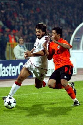 Gennaro Gattuso (Milan, li.) gegen Matuzalem (Donetsk) Fußball EC 1 Herren Champions League 2004 2005, Shakhtar Donezk - AC Mailand 0:1, Shakhtyor, Schachtjor, Gruppe Donetsk, Donezk, Dynamik,