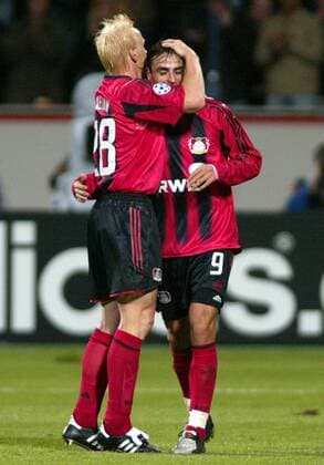 Torschütze Dimitar Berbatov (re.) und Carsten Ramelow (beide Leverkusen) - Torjubel Fußball EC 1 Herren Champions League 2004 2005, Bayer 04 Leverkusen Gruppe Leverkusen Freude, Begeisterung,
