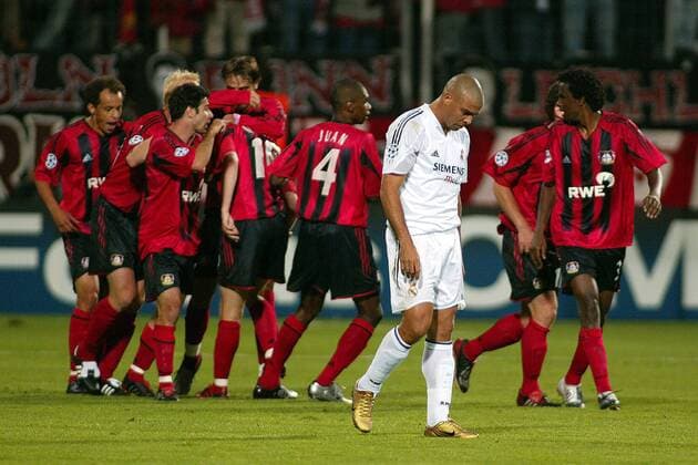 Torjubel Leverkusen, vorn der enttäuschte Ronaldo (Real Madrid) Fußball EC 1 Herren Champions League 2004 2005, Bayer 04 Leverkusen - Real Madrid 3:0 Totale Leverkusen Freude, Begeisterung, Enttäuschung,