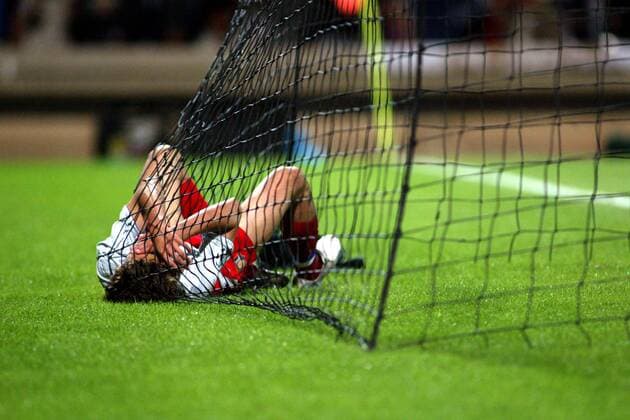 Nilmar (Lyon) enttäuscht im Tornetz Fußball EC 1 Herren Champions League 2004 2005, Olympique Lyonnais, OL, Vdig Einzelbild pan7189 Lyon Enttäuschung,  