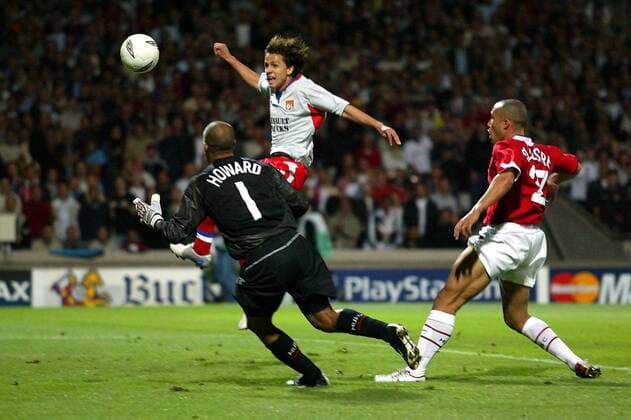 Nilmar (Lyon, Mitte) gegen Torwart Tim Howard und Mikael Silvestre (beide Manchester United) Fußball EC 1 Herren Champions League 2004 2005, Olympique Lyonnais - Manchester United 2:2, ManU, OL, Vdig Gruppe pan7189 Lyon  