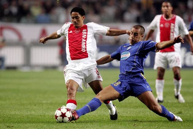 Steven Pienaar (Ajax, li.) gegen Fabio Cannavaro (Juventus) - PUBLISHING RIGHTS FOR GERMAN MEDIA ONLY Fußball EC 1 Herren Champions League 2004 2005, Ajax Amsterdam - Juventus Turin 0:1, Juve Gruppe Amsterdam Dynamik, Kampf,