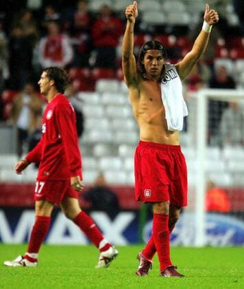 Milan Baros (Liverpool) bedankt sich bei den Anhängern Fußball EC 1 Herren Champions League 2004 2005, FC Liverpool Einzelbild pan7195 Liverpool Freude,  