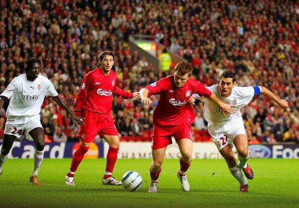 Julien Rodriguez (Monaco, re.) gegen John Arne Riise, daneben Josemi (beide Liverpool) und Emmanuel Adebayor (Monaco) Fußball EC 1 Herren Champions League 2004 2005, FC Liverpool - AS Monaco 2:0 Gruppe pan7195 Liverpool Dynamik,  