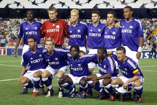 Mannschaftsbild Anderlecht hi.v.li.: Lamine Traore, Torwart Daniel Zitka, Olivier Deschacht, Michal Zewlakow, Besnik Hasi, Vincent Kompany; vorn: Anthony Vanden Borre, ... - PUBLISHING RIGHTS FOR GERMAN MEDIA ONLY Fußball EC 1 Herren Champions League 2004 2005, RSC Anderlecht, Vdig Totale Valencia