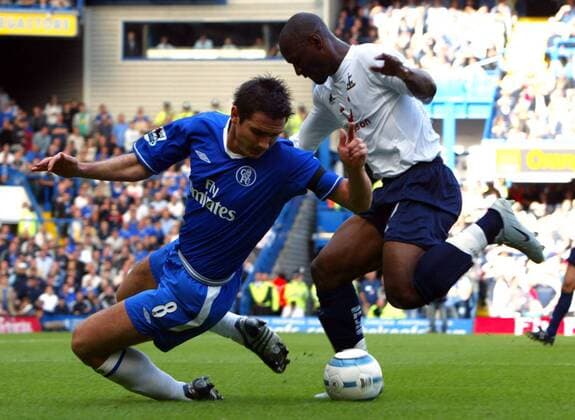 Noe Pamarot (re., Tottenham Hotspur) gegen Frank Lampard (Chelsea) Fußball Herren English Premier League 2004 2005, Chelsea FC London - Tottenham Hotspurs 0:0, Spurs, Vdig Gruppe London Dynamik,