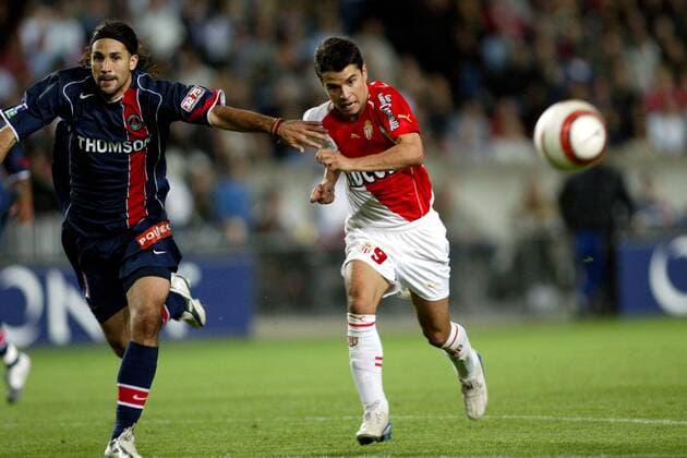 Javier Saviola (Monaco, re.) gegen Mario Alberto Yepes (Paris St. Germain) Fußball Herren Ligue Une 2004 2005, 1. Französische Liga, Paris Saint Germain - AS Monaco 0:1, PSG Gruppe pan7220 Paris Dynamik,  