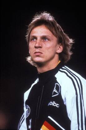Andreas Thom (Deutschland) nachdenklich Fußball Länderspiel Herren Länderspiel 1992, Testspiel, Test, Freundschaftsspiel, Nationalmannschaft, Nationalteam Einzelbild Bremen
