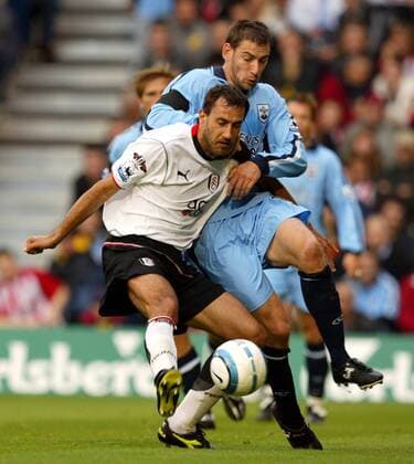 Sylvain Legwinski (li., Fulham) gegen Rory Delap (Southampton) Fußball Herren English Premier League 2004 2005, 1. Englische Liga, Fulham FC London - FC Southampton 1:0, Vdig Gruppe London Dynamik,