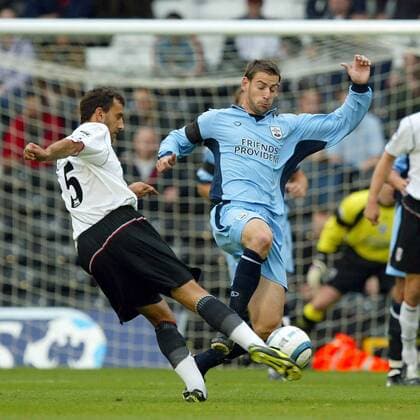 Sylvain Legwinski (li., Fulham) gegen Rory Delap (Southampton) Fußball Herren English Premier League 2004 2005, 1. Englische Liga, Fulham FC London - FC Southampton 1:0, Vdig Gruppe London Dynamik,
