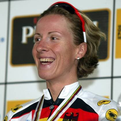 Judith Arndt (Deutschland) - Siegerehrung Radsport WM Damen Weltmeisterschaft 2004, Straßenradsport, Straße, Rad, Zeitfahren, Einzelzeitfahren Porträt Verona Freude, Begeisterung,
